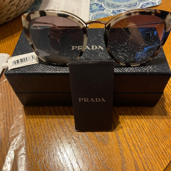 Prada cat eye sunglasses. Tortoise shell. Missing plastic nose pieces. - Picture 2 of 4
